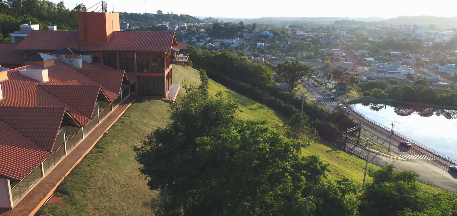 Vista aérea do Hotel Lago Dourado