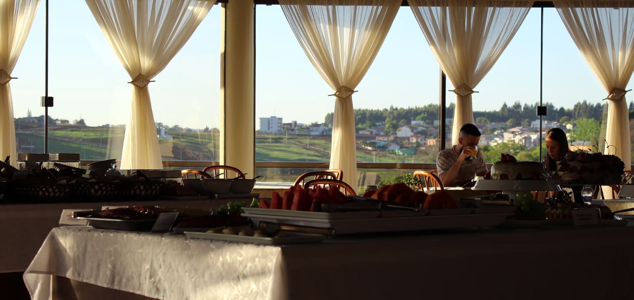 Restaurante panorâmico do hotel