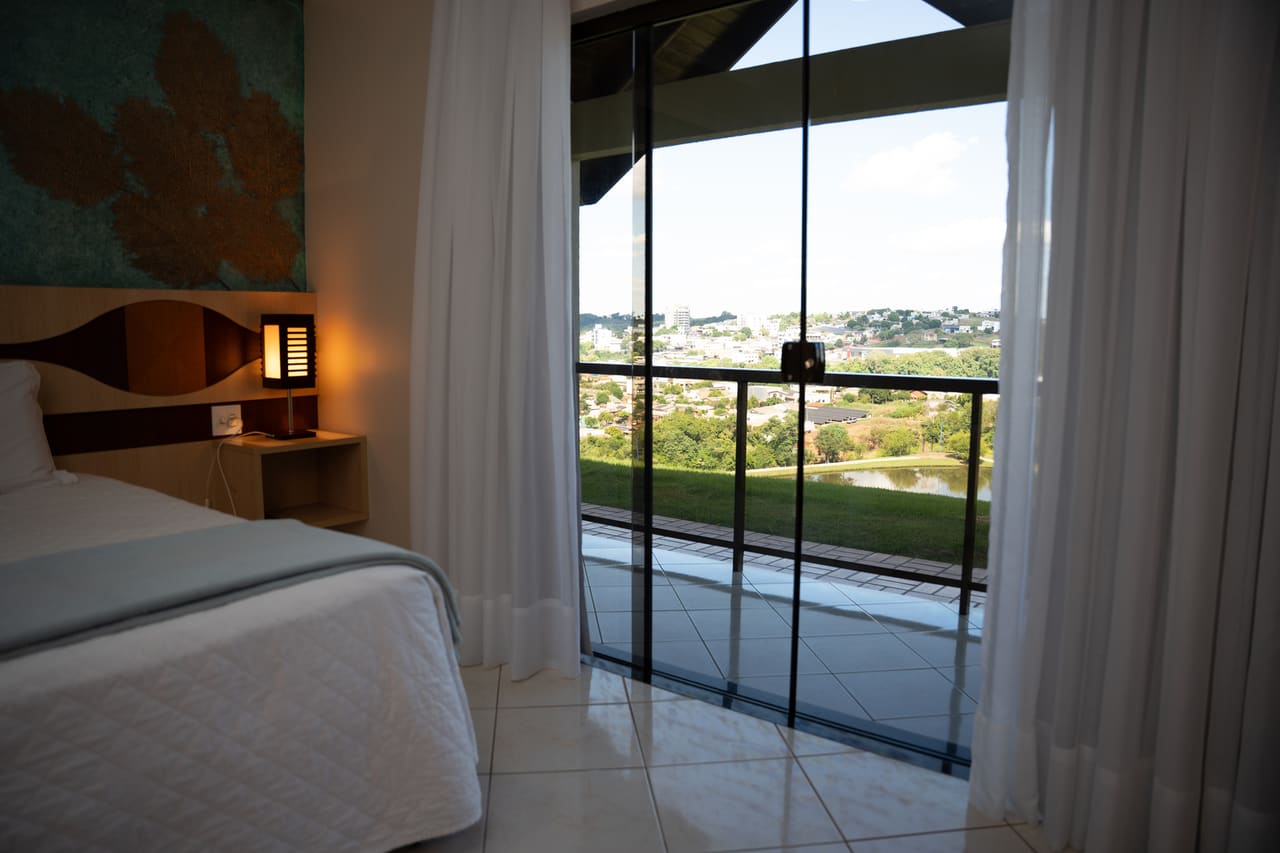 Suíte Super Luxo com vista para o lago