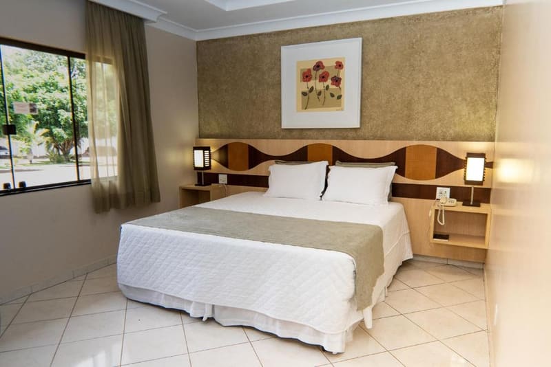 Suíte Luxo com hidromassagem e vista para o jardim