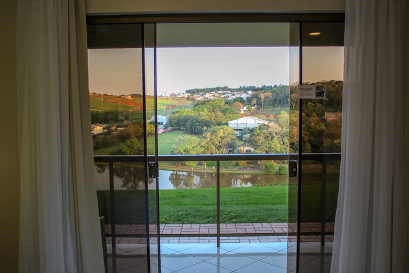 Vista do lago a partir da sacada do apartamento