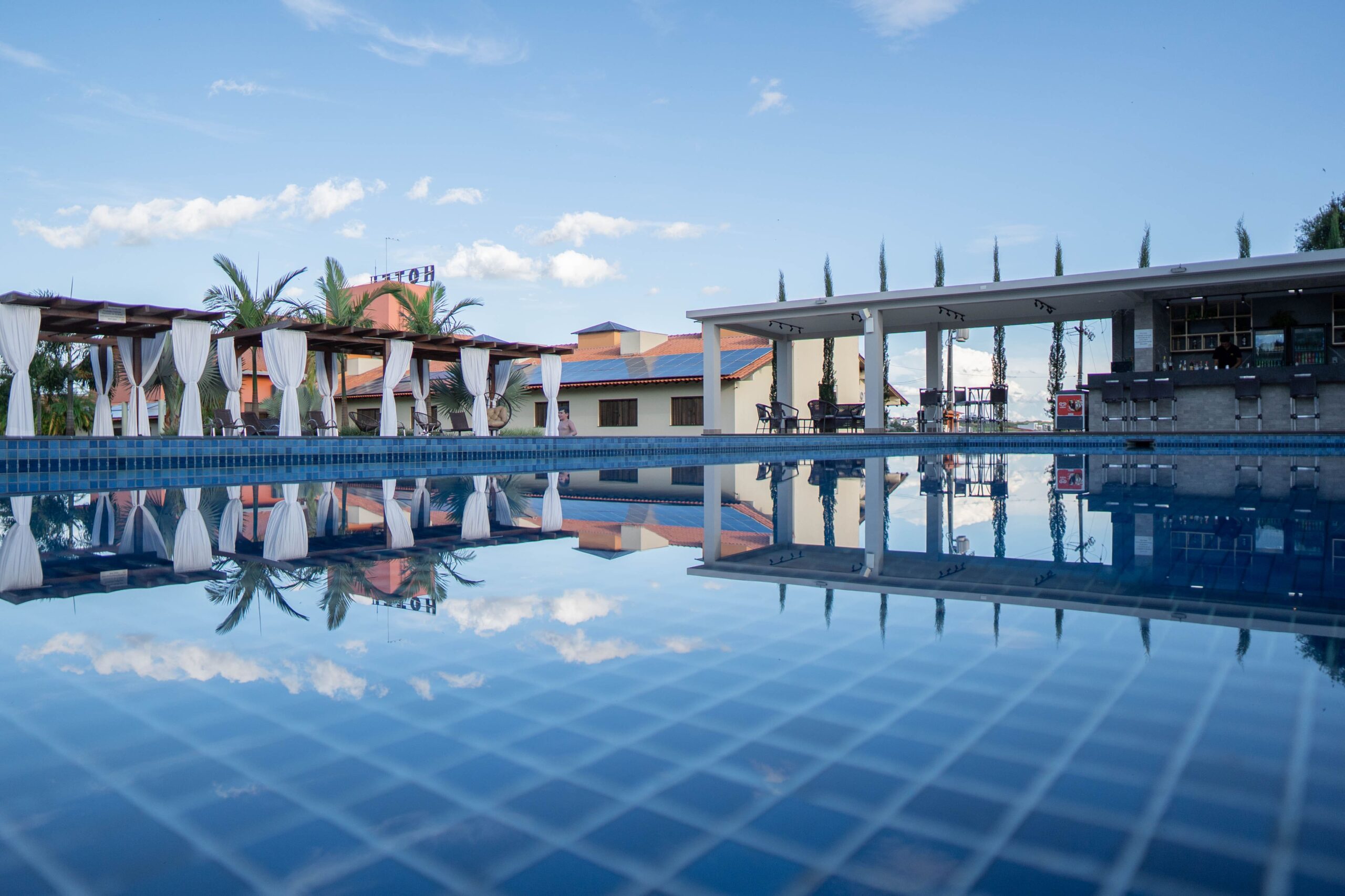 hotel-lago-dourdo-imagem-piscina-01