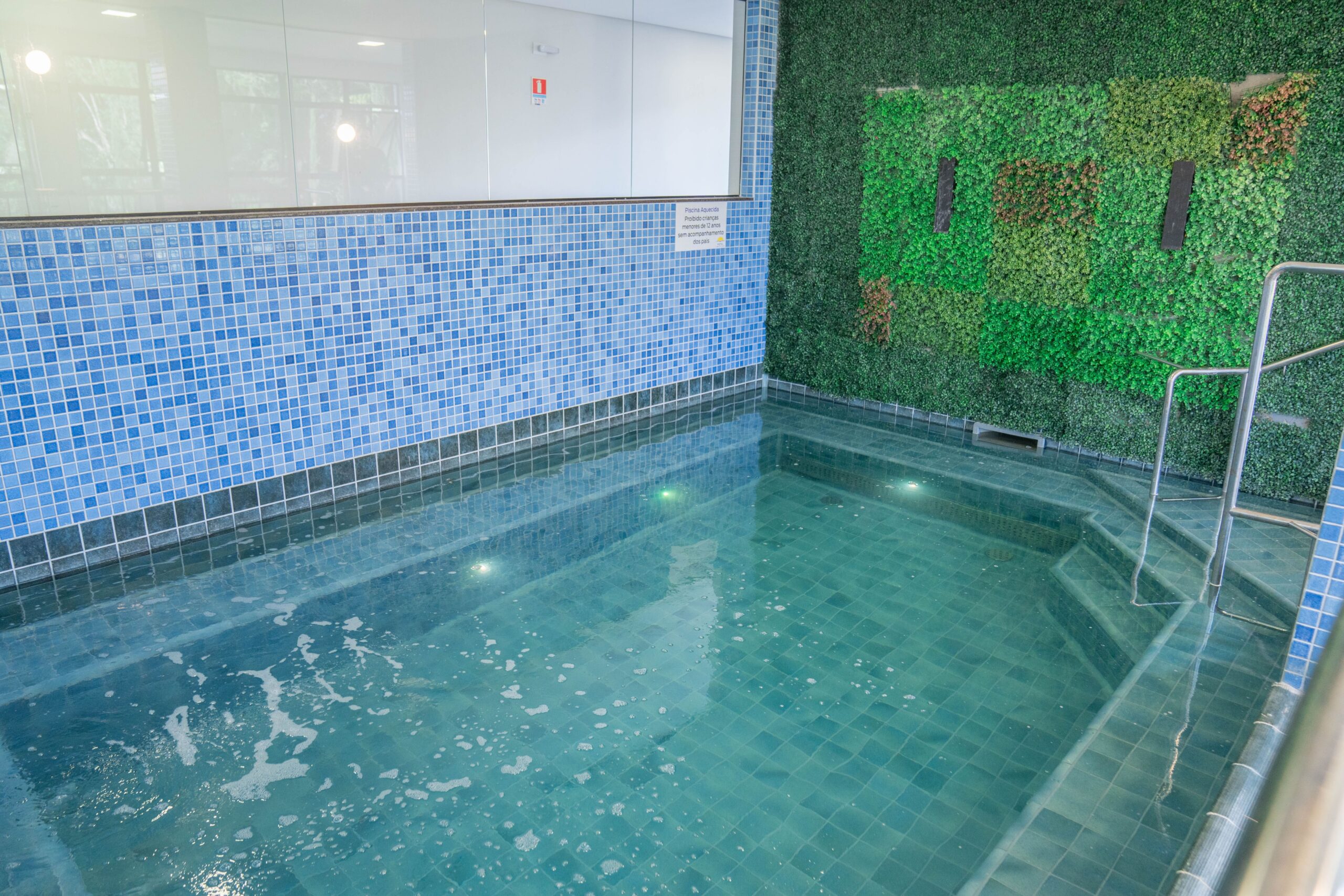 hotel-lago-dourdo-imagem-piscina-interna-02